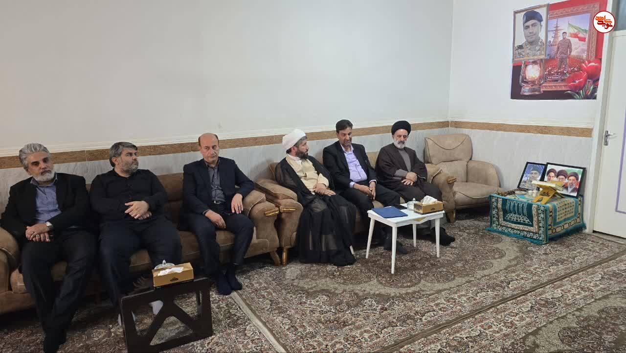 گزارش تصویری/ دیدار نماینده ولی فقیه در بنیاد شهید با ۲ خانواده شهید جنگ رمضان در اهواز