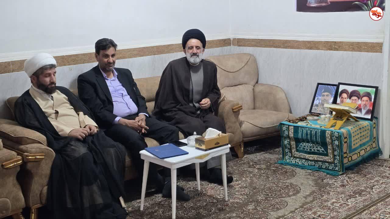 گزارش تصویری/ دیدار نماینده ولی فقیه در بنیاد شهید با ۲ خانواده شهید جنگ رمضان در اهواز