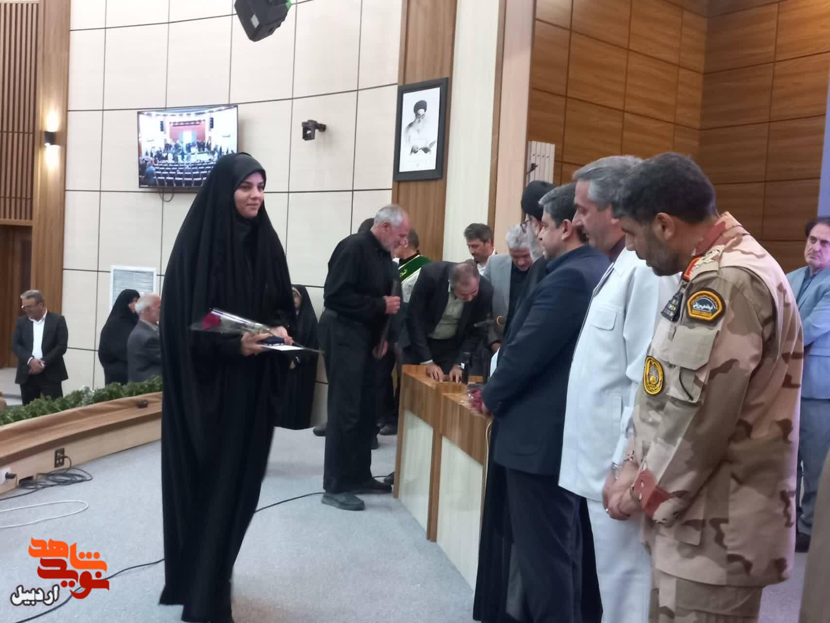 مراسم تجلیل از خانوادههای معظم شهدای جنگ رمضان در اردبیل+ عکس مراسم تجلیل از خانوادههای معظم شهدای جنگ رمضان در اردبیل+ عکس