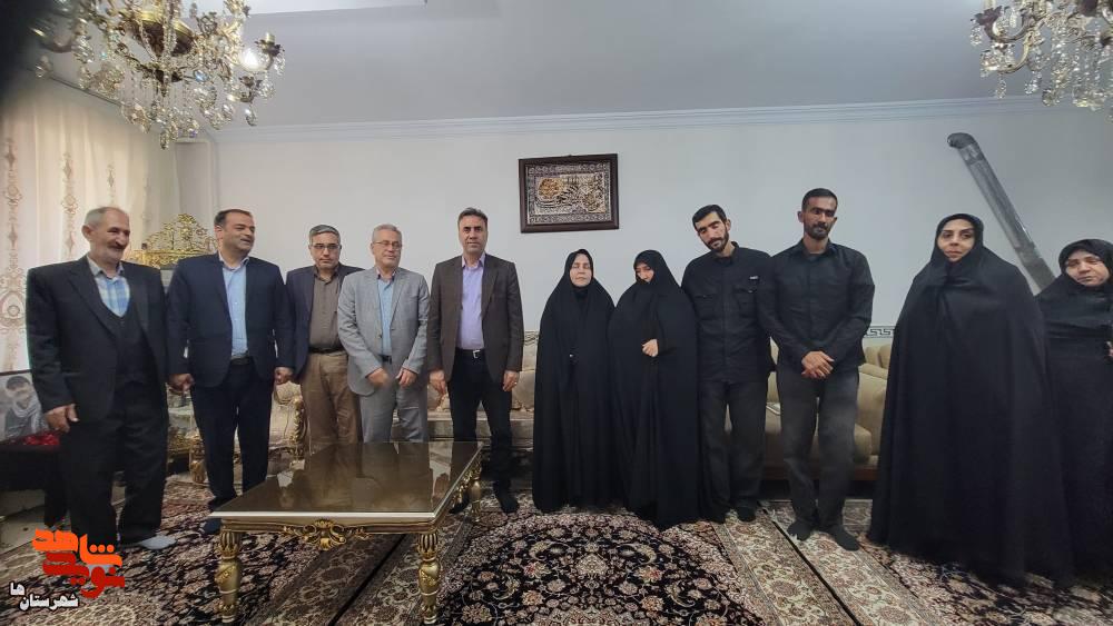 مدیرکل اشتغال بنیاد شهید با خانواده شهدای جنگ رمضان شهریار دیدار کرد