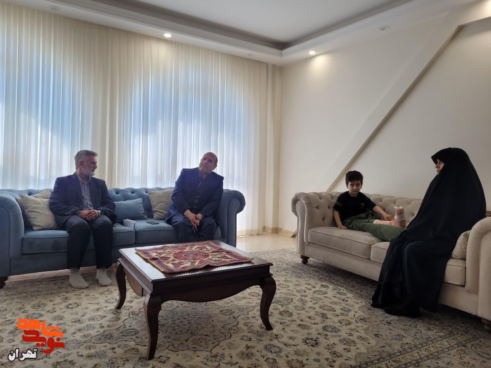 ادای احترام به مقام شهید علی محققی؛ شهیدی که با اخلاص و مسئولیتپذیری به مردم خدمت کرد ادای احترام به مقام شهید علی محققی؛ شهیدی که با اخلاص و مسئولیتپذیری به مردم خدمت کرد