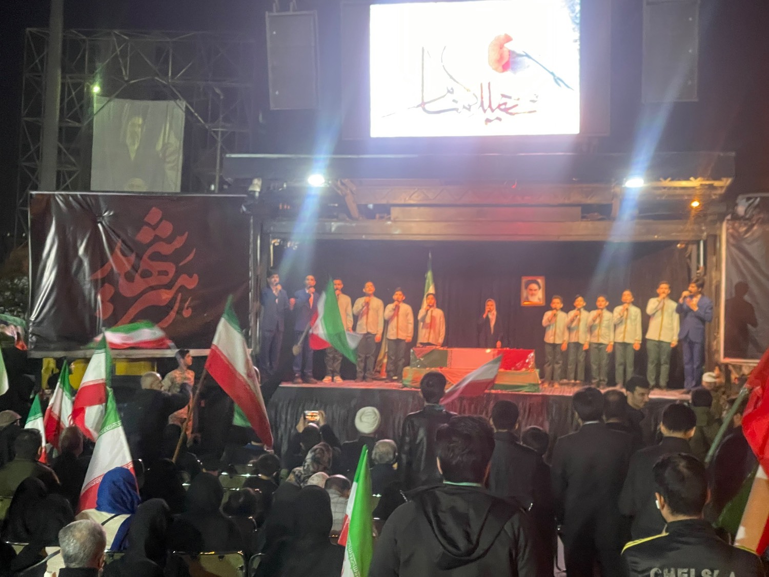 تجمع مردمی تشکل‌های شاهد و ایثارگر در میدان بهارستان تهران برگزار شد