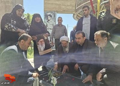 تصاویر/ غبار روبی مزار شهدای روستای اسرم شهرستان میاندورود تصاویر/ غبار روبی مزار شهدای روستای اسرم شهرستان میاندورود
