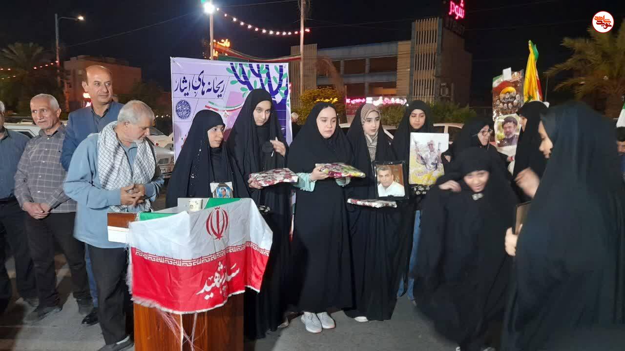 تجلیل از دختران شهدا به مناسبت روز دختر در غرفههای فرهنگی پردیس «سلام شهید» در اهواز تجلیل از دختران شهدا به مناسبت روز دختر در غرفههای فرهنگی پردیس «سلام شهید» در اهواز
