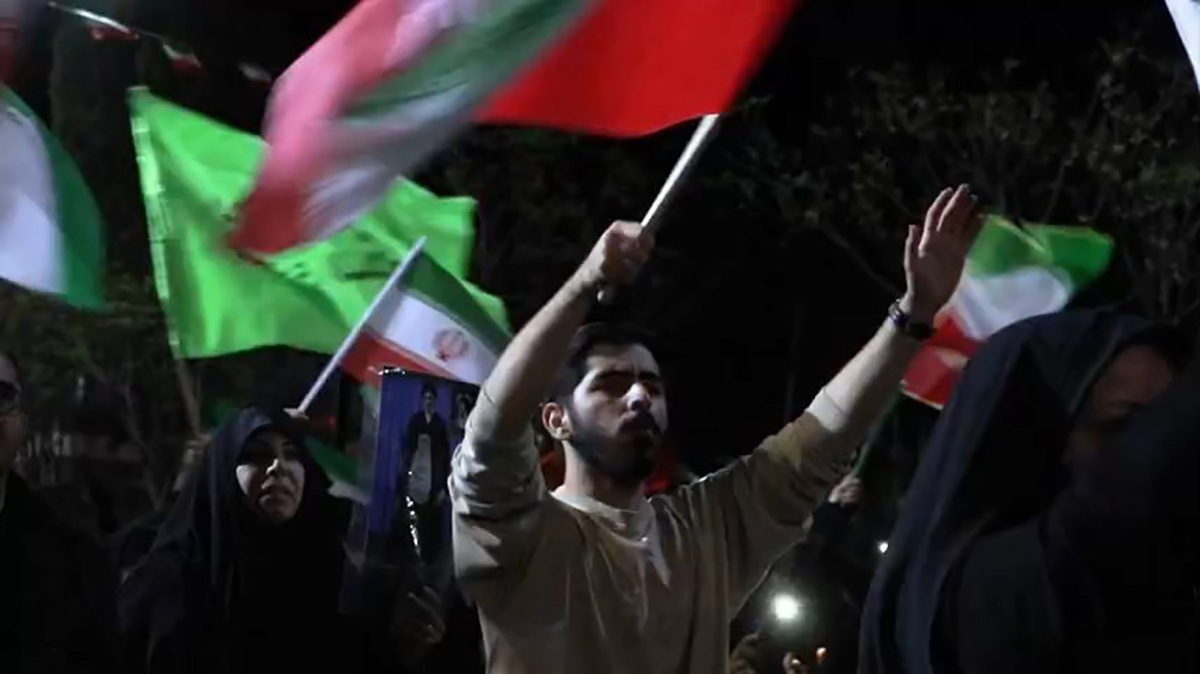 نماهنگ «چون رود، هر روز جاریتر میشویم» نماهنگ «چون رود، هر روز جاریتر میشویم»