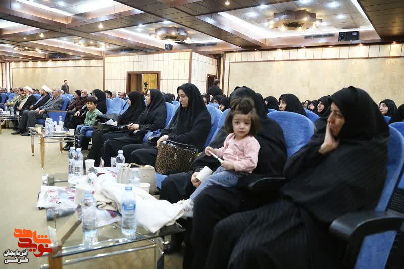 برگزاری آیین تجلیل از خانوادههای معظم شهدای جنگ تحمیلی رمضان در تبریز برگزاری آیین تجلیل از خانوادههای معظم شهدای جنگ تحمیلی رمضان در تبریز