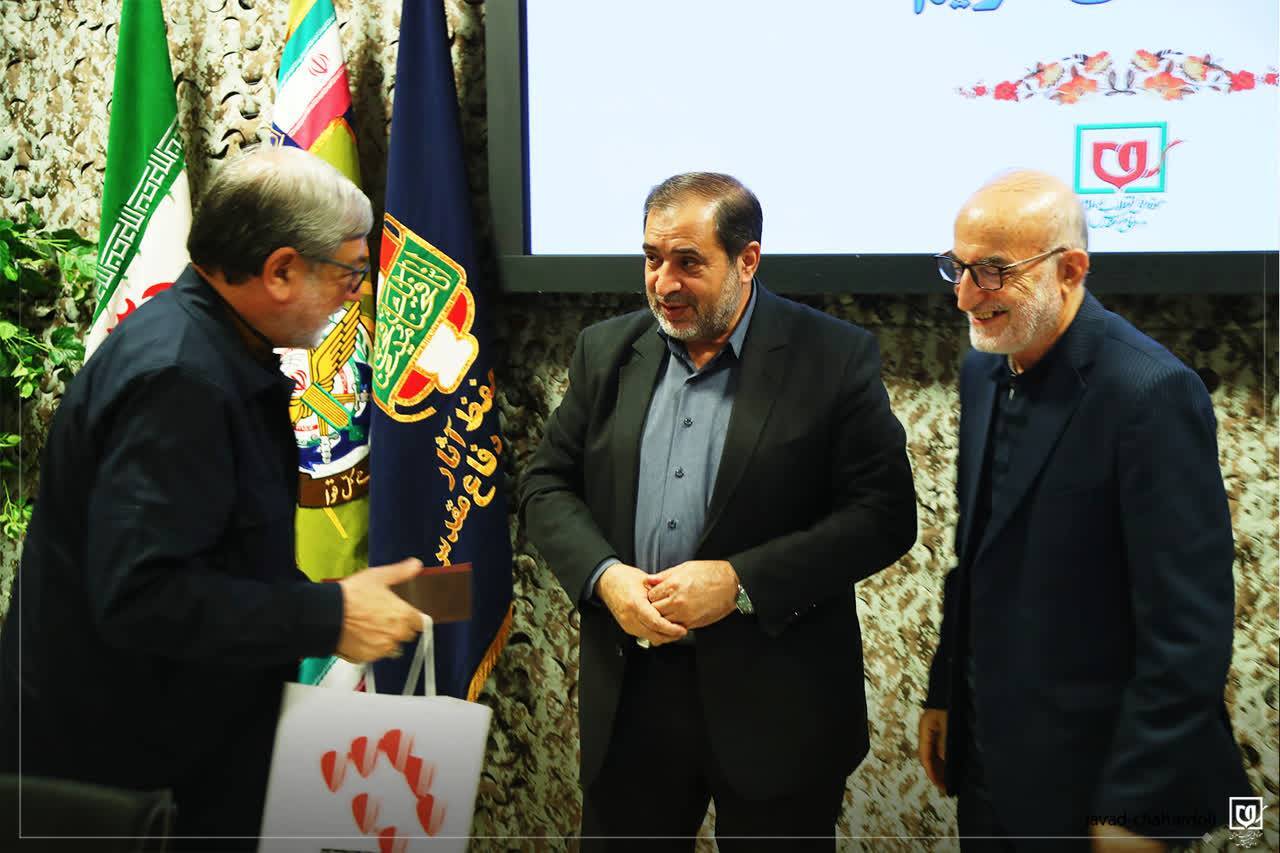 تکریم مدیران موزه ملی انقلاب اسلامی؛ تقدیر از کسانی که در مسیر حفظ تاریخ انقلاب گام برداشتهاند تکریم مدیران موزه ملی انقلاب اسلامی؛ تقدیر از کسانی که در مسیر حفظ تاریخ انقلاب گام برداشتهاند