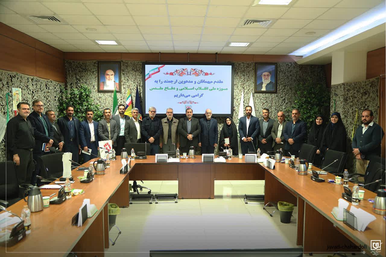 تکریم مدیران موزه ملی انقلاب اسلامی؛ تقدیر از کسانی که در مسیر حفظ تاریخ انقلاب گام برداشتهاند تکریم مدیران موزه ملی انقلاب اسلامی؛ تقدیر از کسانی که در مسیر حفظ تاریخ انقلاب گام برداشتهاند