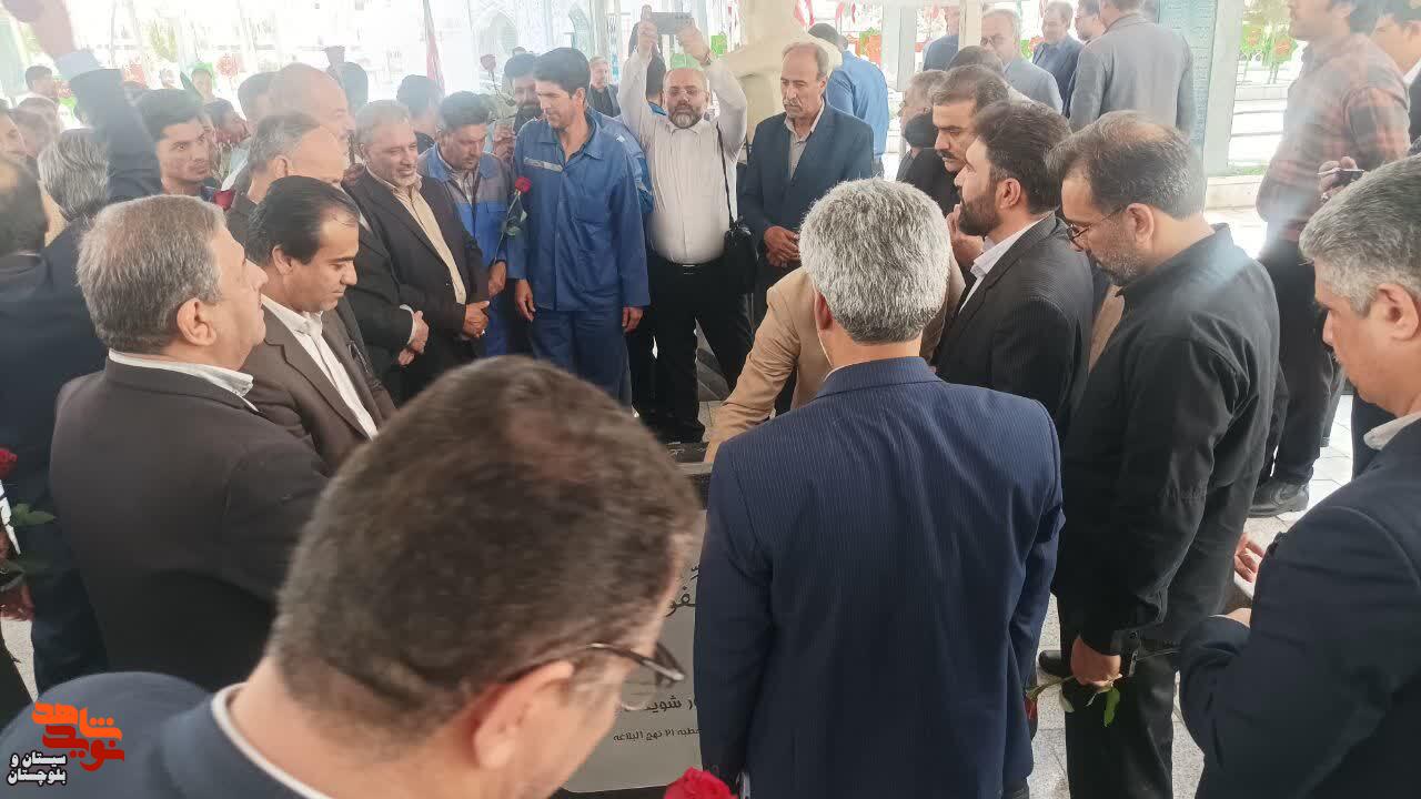 تکریم خانواده های معظم ۵ شهید گرانقدر با حضور خادمان حرم رضوی در بزمان تکریم خانواده های معظم ۵ شهید گرانقدر با حضور خادمان حرم رضوی در بزمان