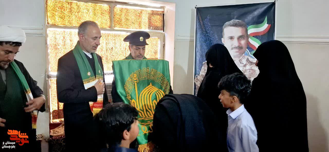 خادمان حرم امام رضا(علیه السلام) مهمان خانواده شهیدان جنگ تحمیلی سوم در بمپور