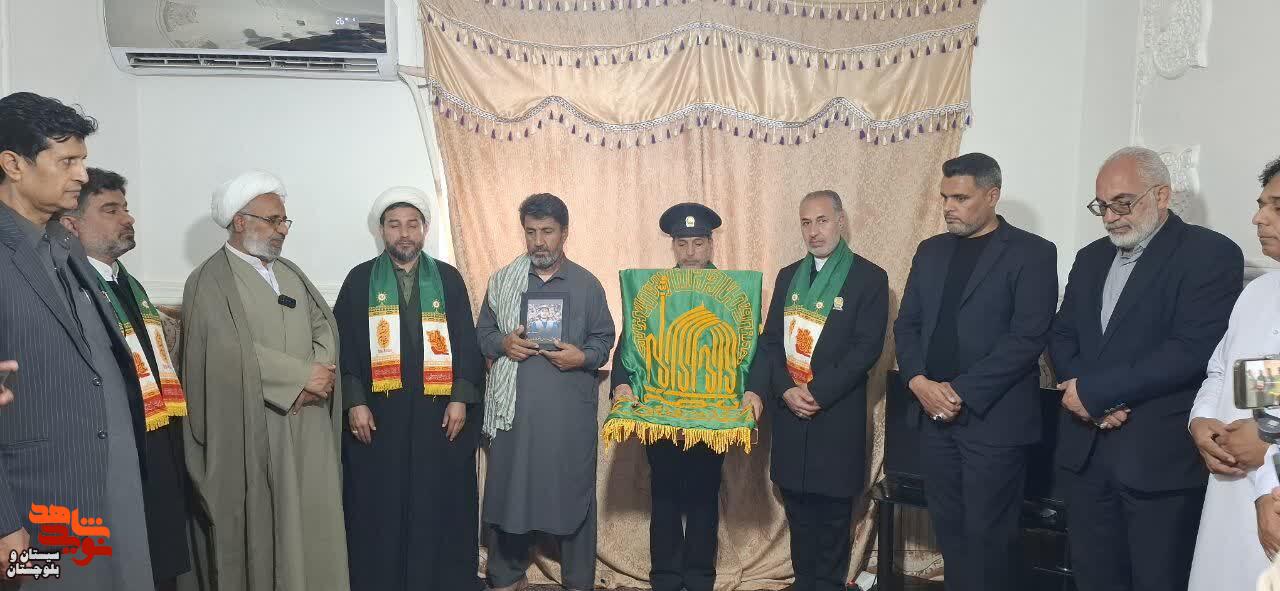 خادمان حرم امام رضا(علیه السلام) مهمان خانواده شهیدان جنگ تحمیلی سوم در بمپور