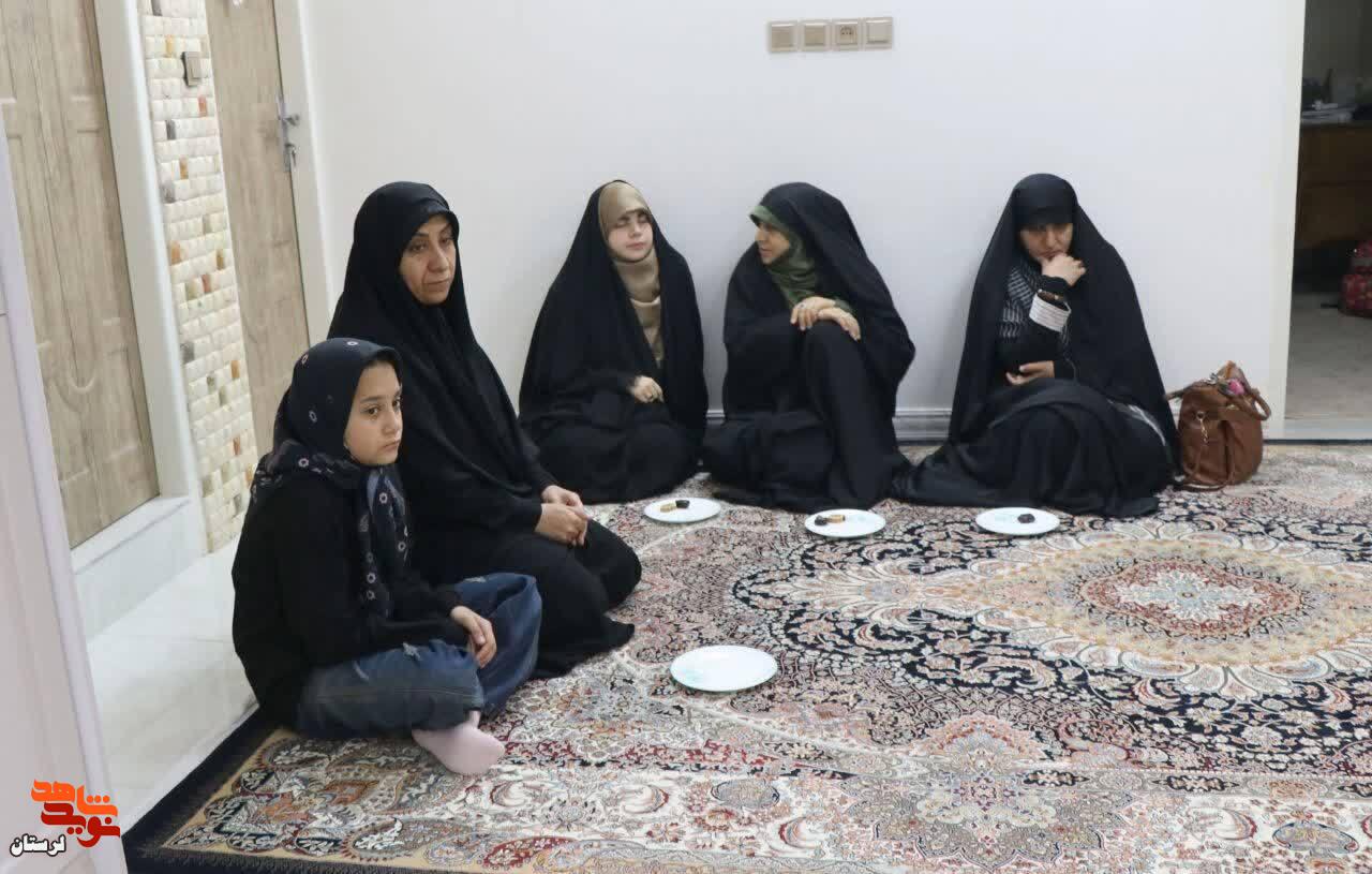 دیدار امام جمعه و مسئولین شهرستان بروجرد با خانواده های معزز شهدای جنگ رمضان