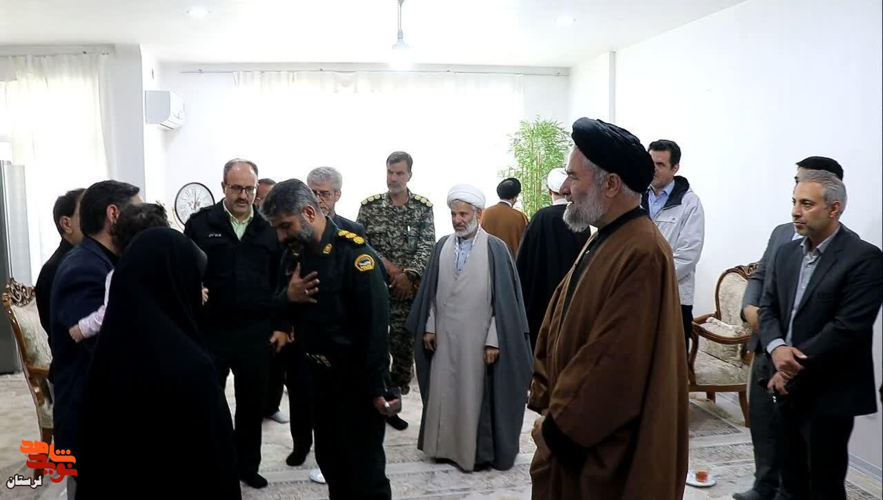دیدار امام جمعه و مسئولین شهرستان بروجرد با خانواده های معزز شهدای جنگ رمضان