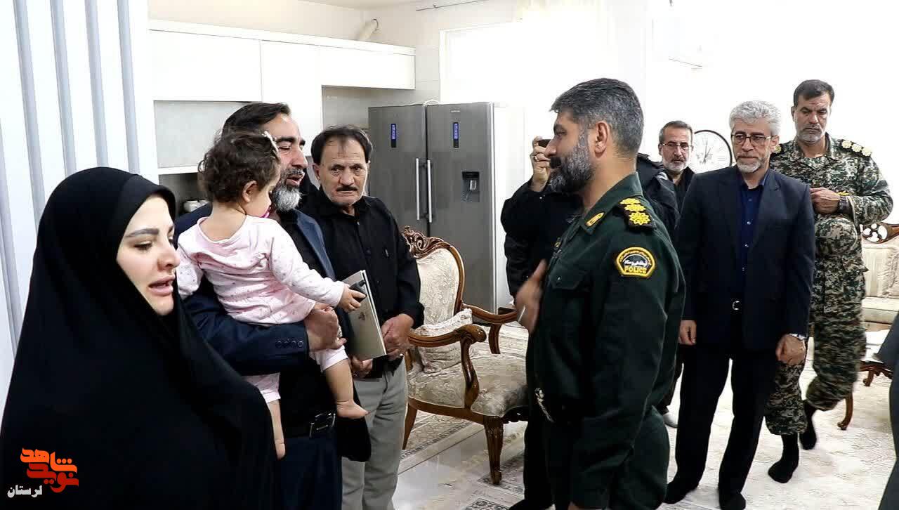 دیدار امام جمعه و مسئولین شهرستان بروجرد با خانواده های معزز شهدای جنگ رمضان