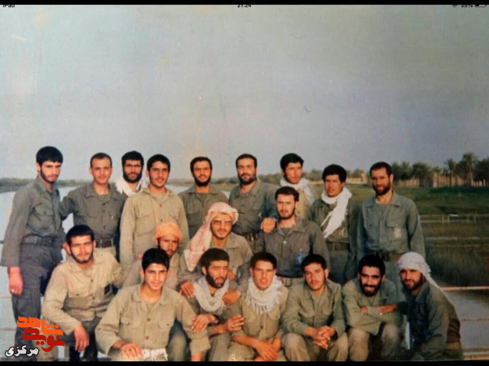 ثبت یادگاری فرمانده و رزمندگان گردان علیابنابیطالب(ع) در یکی از مقرهای عملیاتی لشکر ثبت یادگاری فرمانده و رزمندگان گردان علیابنابیطالب(ع) در یکی از مقرهای عملیاتی لشکر