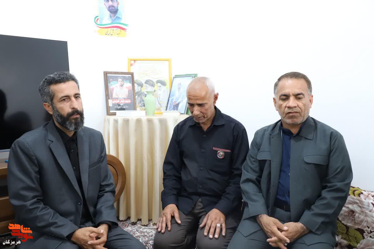 عزت و اقتدار کشور مرهون فداکاری شهداست عزت و اقتدار کشور مرهون فداکاری شهداست
