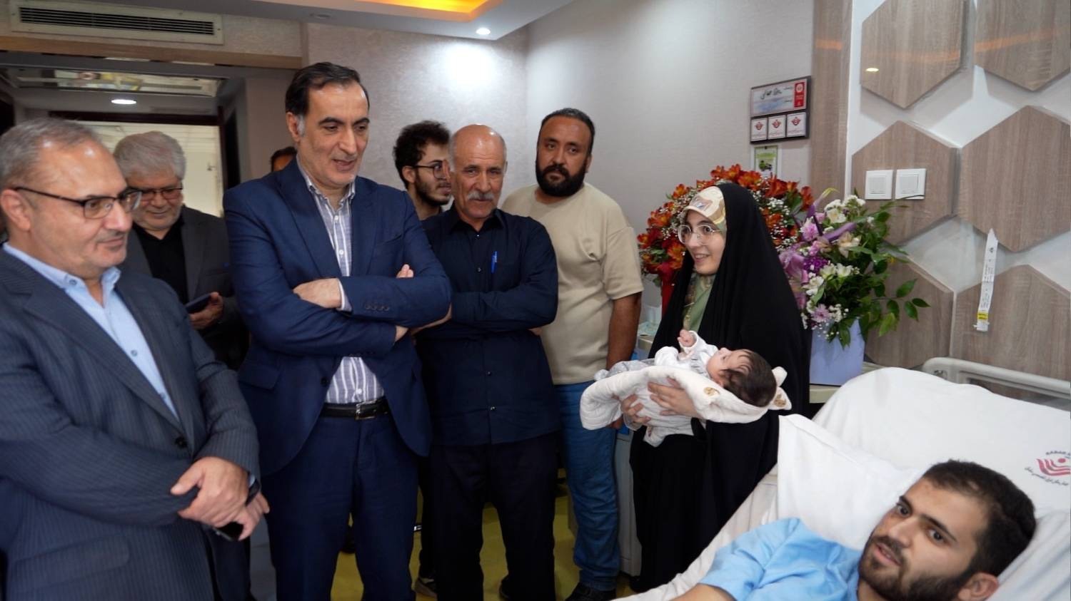 عیادت رییس بنیاد شهید و امور ایثارگران از جانباز حسین محمدی