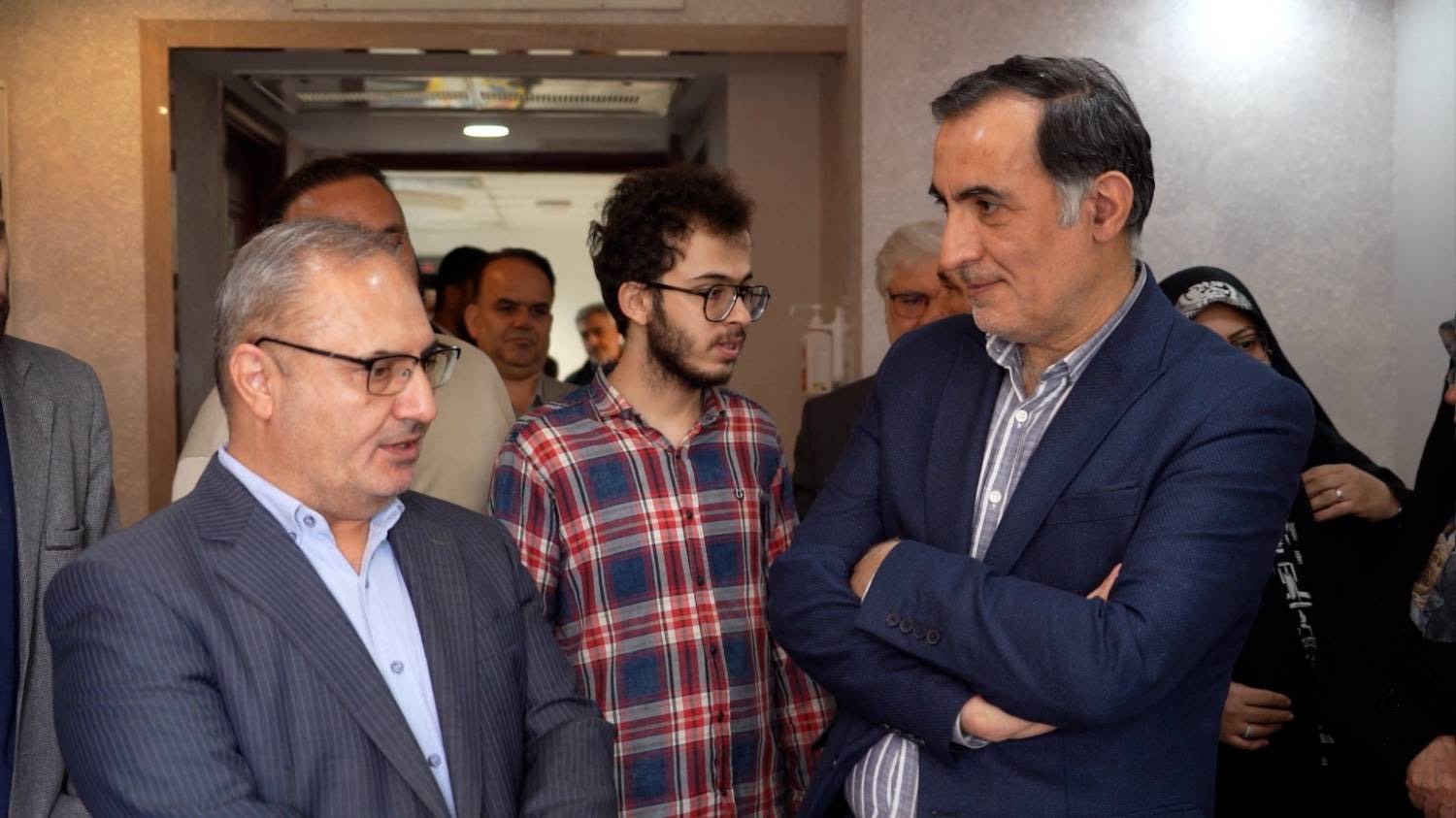 عیادت رییس بنیاد شهید و امور ایثارگران از جانباز حسین محمدی