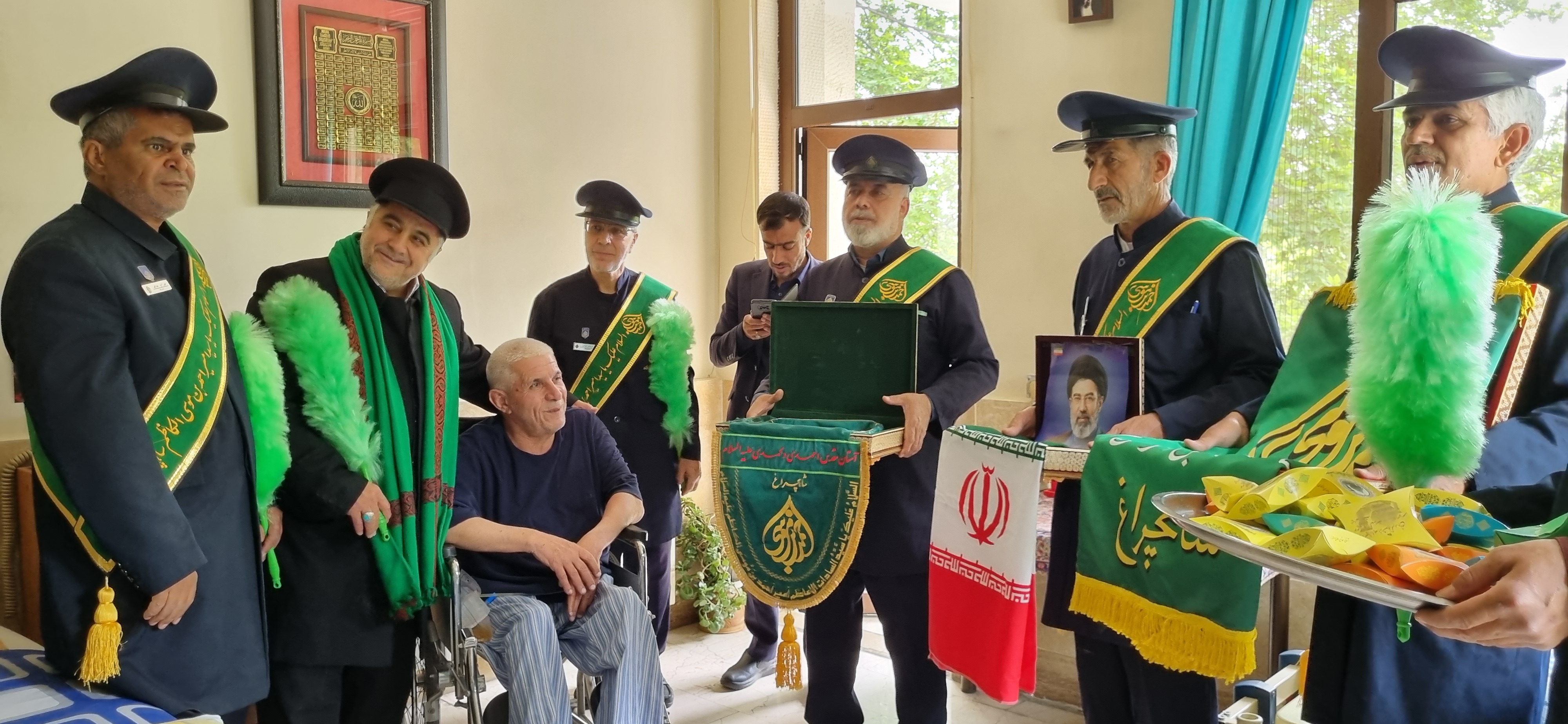 خادمین حرم شاهچراغ (ع) با جانبازان آسایشگاه امام خمینی دیدار کردند