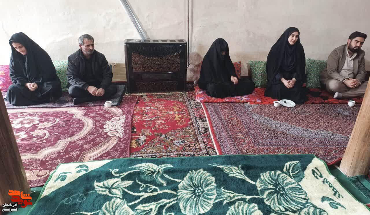 تکریم خانوادههای معظم شهدا باحضور فرماندار شهرستان باروق تکریم خانوادههای معظم شهدا باحضور فرماندار شهرستان باروق