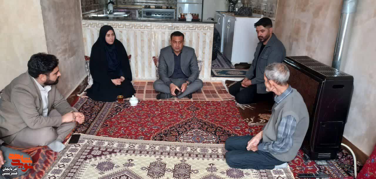 تکریم خانوادههای معظم شهدا باحضور فرماندار شهرستان باروق تکریم خانوادههای معظم شهدا باحضور فرماندار شهرستان باروق