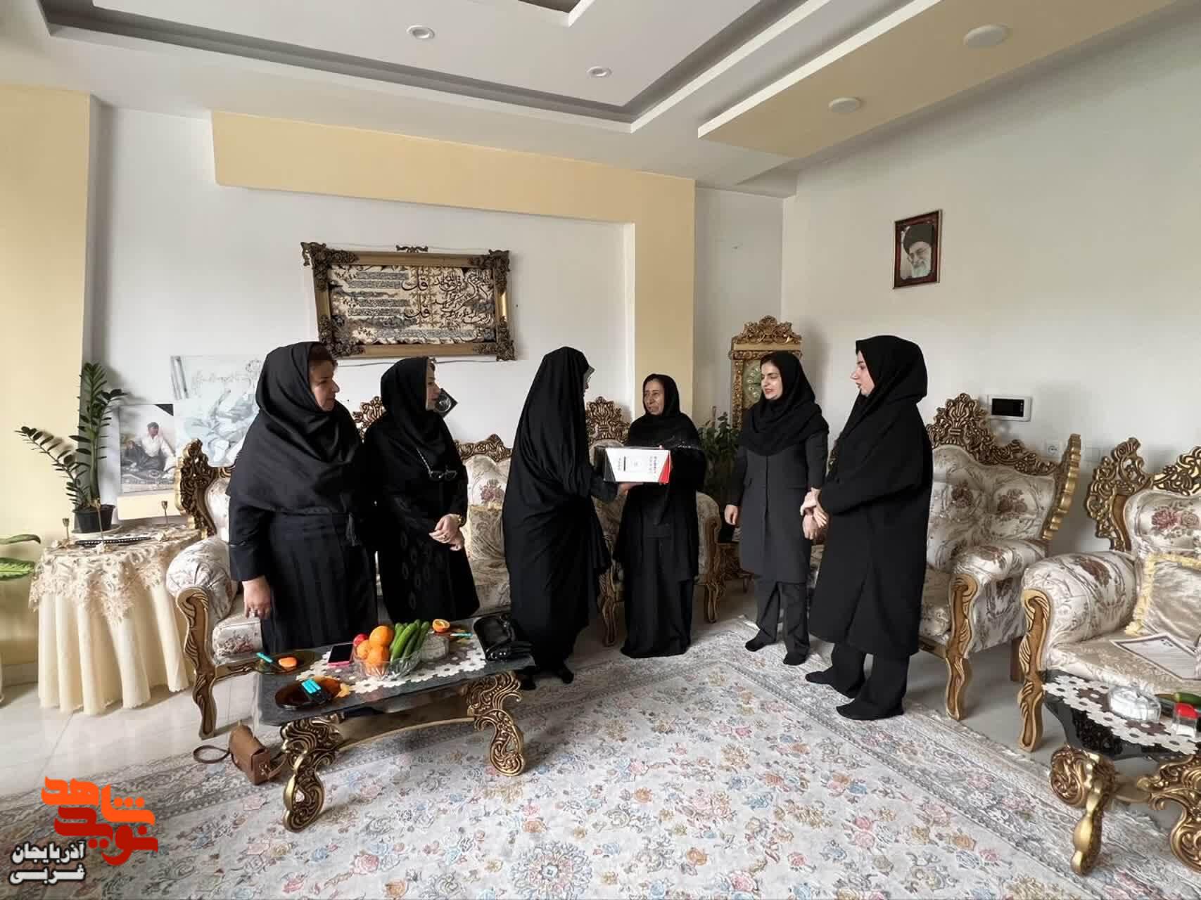 دیدار از خانواده های معظم شهدا و ایثارگران در شهرستان بوکان دیدار از خانواده های معظم شهدا و ایثارگران در شهرستان بوکان