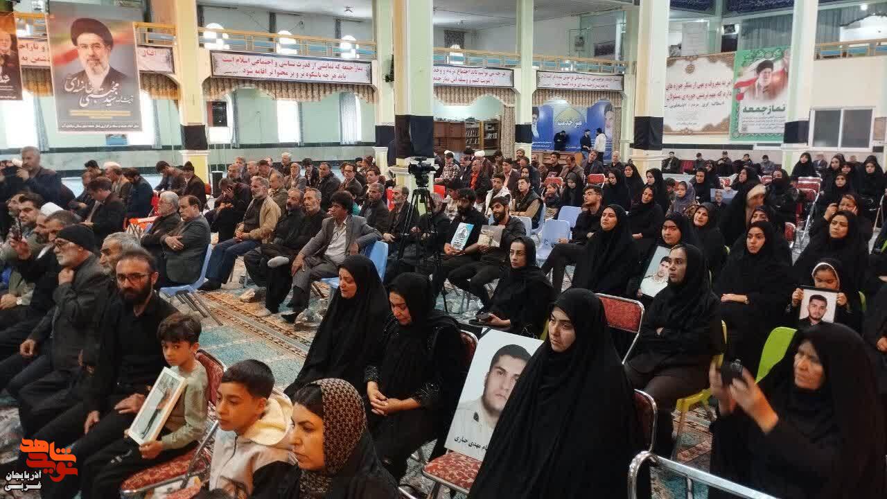 دیدار و تجلیل نماینده محترم دفتر مرجع عالیقدر حضرت آیت الله العظمی سیستانی (مد ظله العالی) با خانوادههای معظم شهدای جنگ رمضان دیدار و تجلیل نماینده محترم دفتر مرجع عالیقدر حضرت آیت الله العظمی سیستانی (مد ظله العالی) با خانوادههای معظم شهدای جنگ رمضان