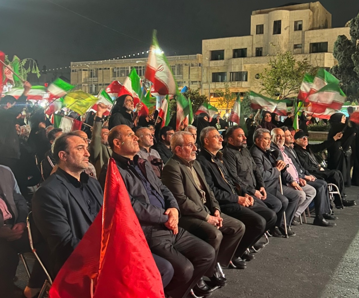 پنجاه و هشتمین شب حضور تشکل‌های شاهد و ایثارگر در میدان بهارستان برگزار شد/ تصاویر
