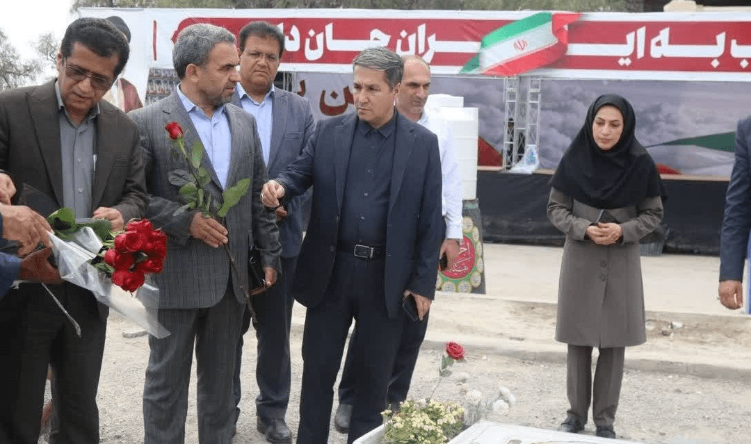 تجدید میثاق معاون وزیر آموزش و پرورش با شهدای میناب تجدید میثاق معاون وزیر آموزش و پرورش با شهدای میناب