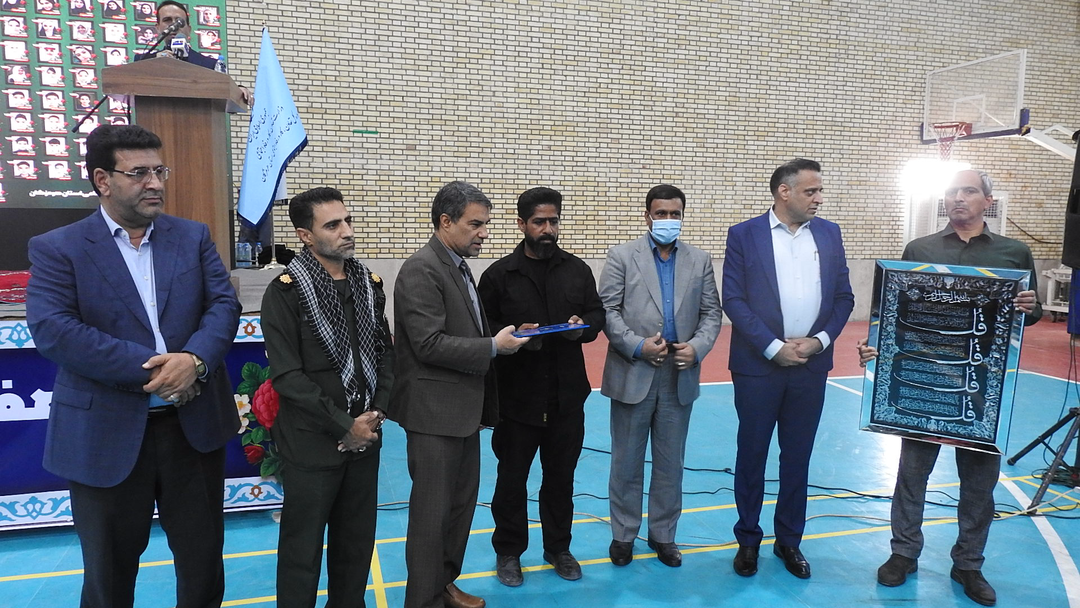 یادمان شهدای میناب به مناسبت هفته کارگر در هرمزگان برگزار شد یادمان شهدای میناب به مناسبت هفته کارگر در هرمزگان برگزار شد