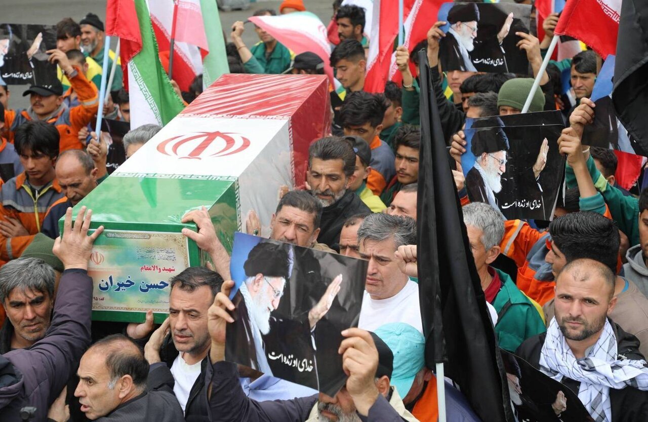 «کارگر شهید پاکبان حسن خیران؛ خادم بیادعای شهری که مردم با عشق بدرقهاش کردند» «کارگر شهید پاکبان حسن خیران؛ خادم بیادعای شهری که مردم با عشق بدرقهاش کردند»