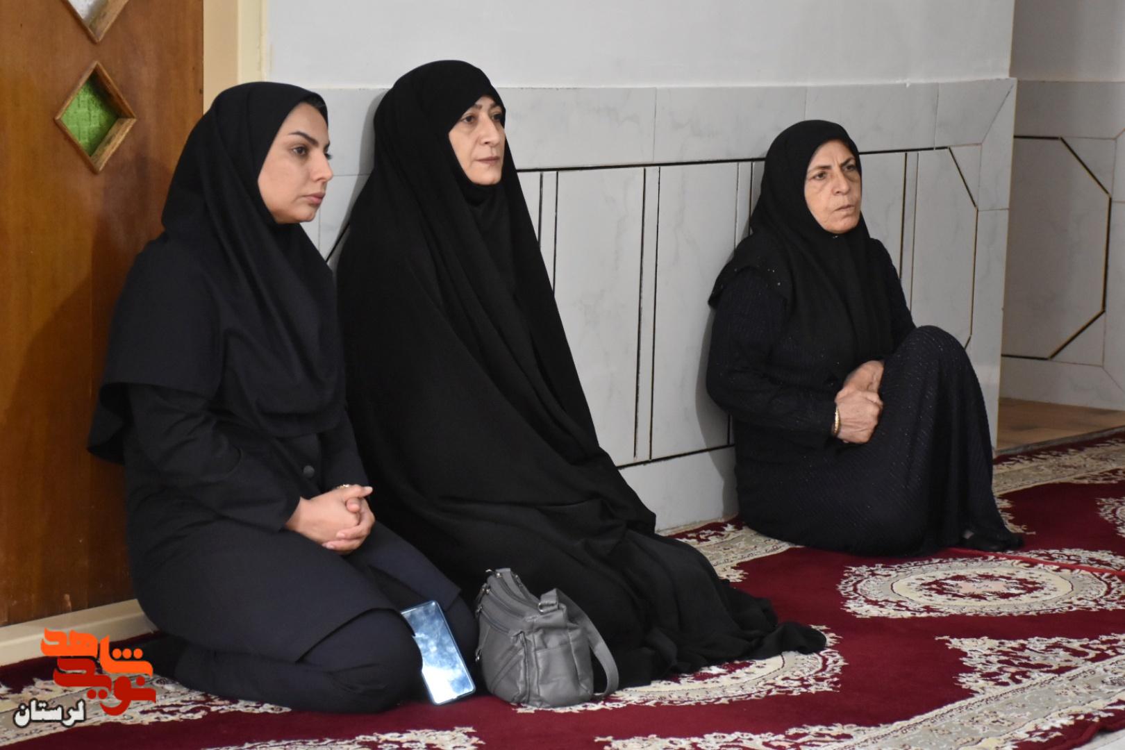 دیدار مدیرکل بنیاد شهید لرستان با خانواده جمعی از شهدای جنگ رمضان معمولان