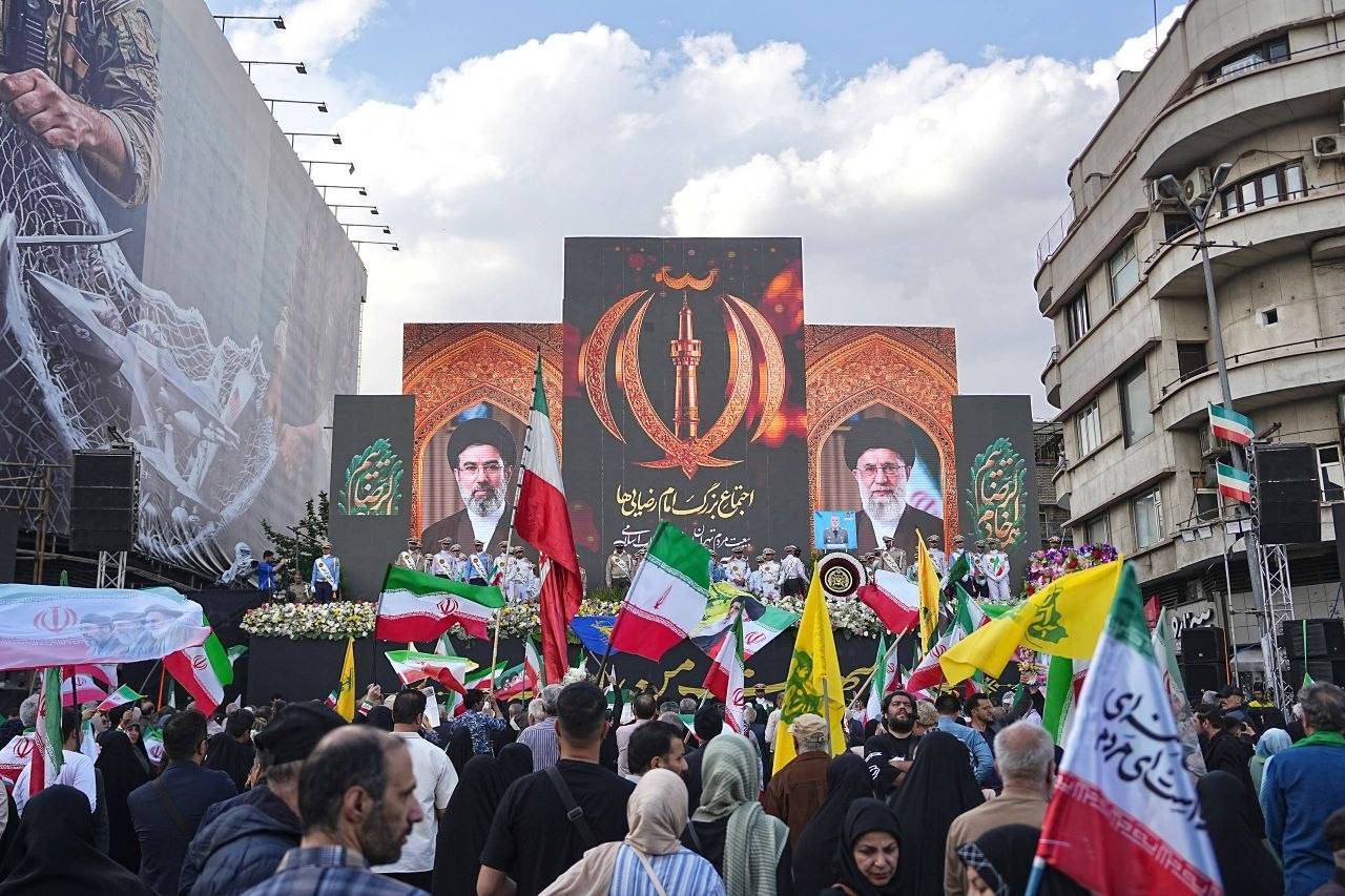 اجتماع بزرگ امام رضایی‌ها در میدان انقلاب تهران /تصاویر