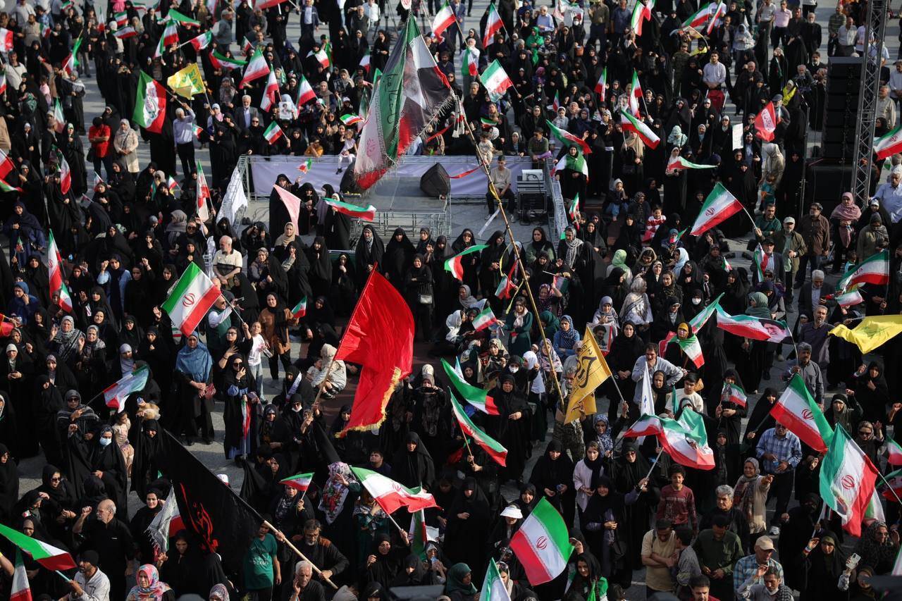 اجتماع بزرگ امام رضایی‌ها در میدان انقلاب تهران /تصاویر