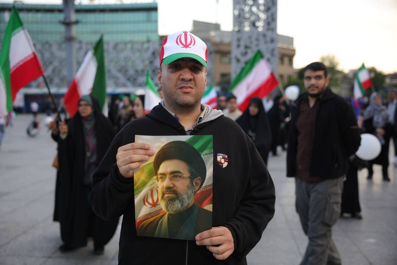 اجتماع بزرگ امام رضایی‌ها در میدان انقلاب تهران /تصاویر