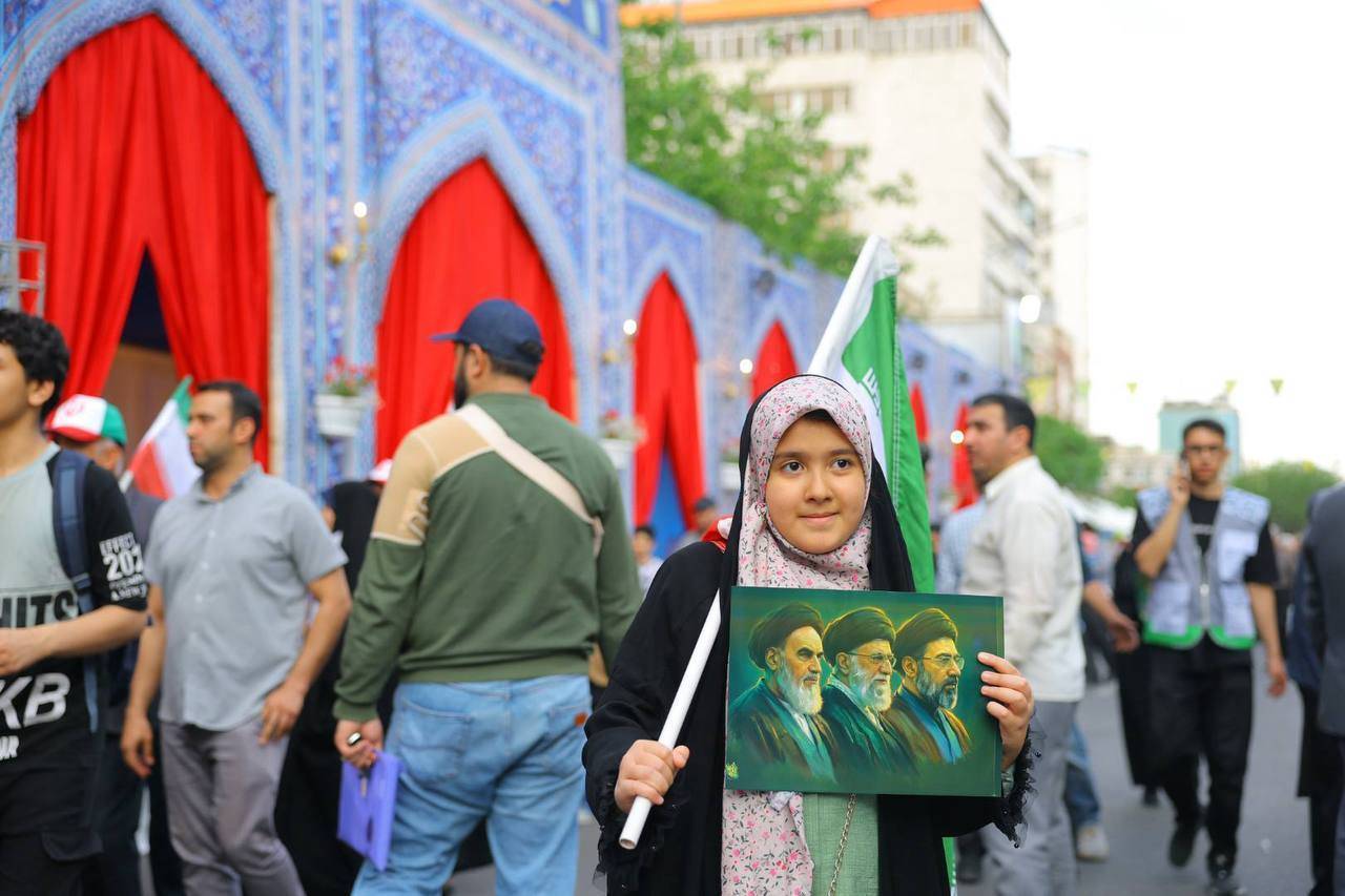 اجتماع بزرگ امام رضایی‌ها در میدان انقلاب تهران /تصاویر
