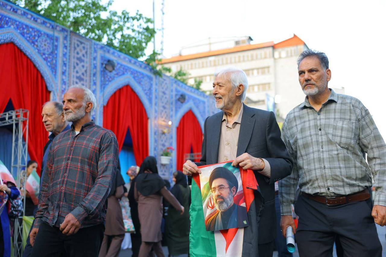 اجتماع بزرگ امام رضایی‌ها در میدان انقلاب تهران /تصاویر