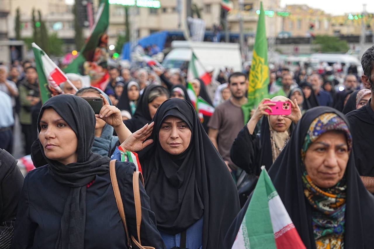 اجتماع بزرگ امام رضایی‌ها در میدان انقلاب تهران /تصاویر