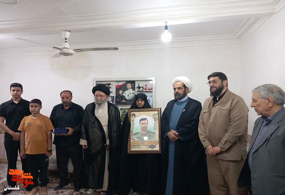 دیدار مدیرکل بنیاد شهید و امور ایثارگران استان با خانواده معظم شهید جنگ رمضان «مهدی شیبک» دیدار مدیرکل بنیاد شهید و امور ایثارگران استان با خانواده معظم شهید جنگ رمضان «مهدی شیبک»