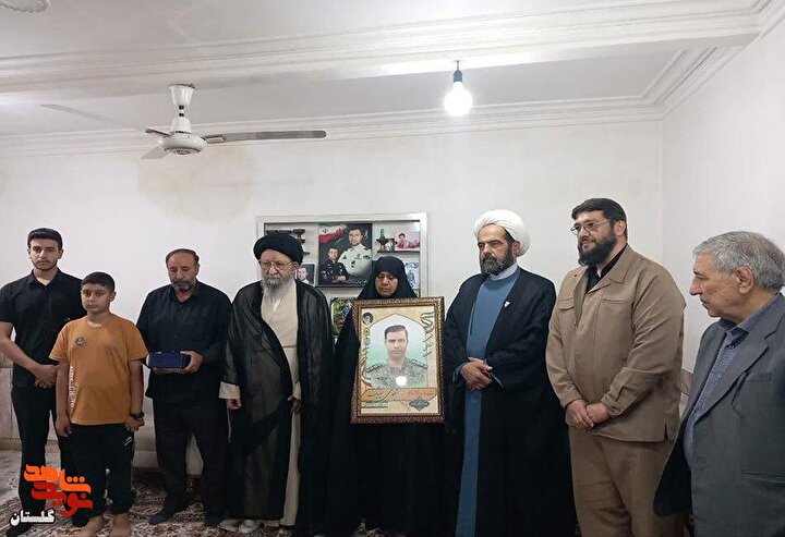 دیدار مدیرکل بنیاد شهید و امور ایثارگران استان با خانواده معظم شهید جنگ رمضان «مهدی شیبک»