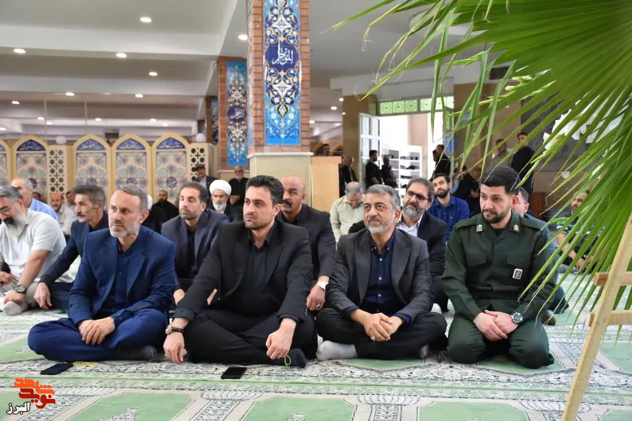 گرمدره در آستانهی «جنگ رمضان» قد کشید / روایتِ ۶۳ ستارهیِ پرفروغ در یادواره شهدایِ گرمدره گرمدره در آستانهی «جنگ رمضان» قد کشید / روایتِ ۶۳ ستارهیِ پرفروغ در یادواره شهدایِ گرمدره