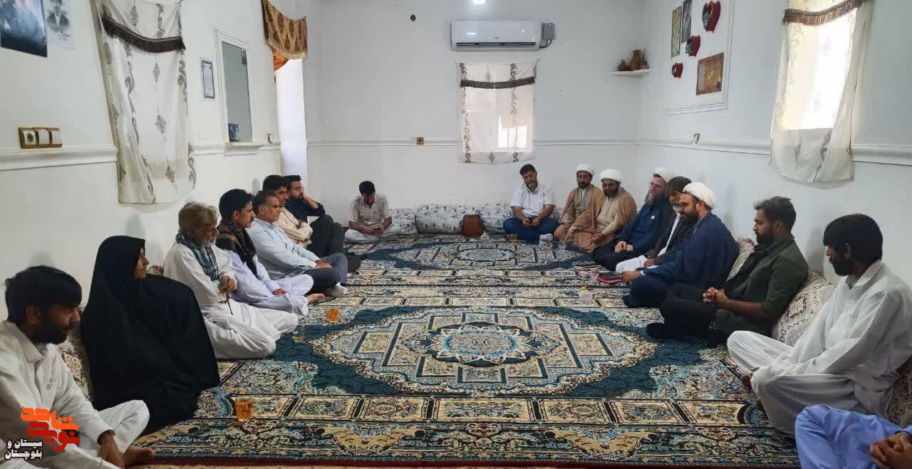 تجلیل ویژه از ایثارگریهای خانواده شهدای رمضان در زابل تجلیل ویژه از ایثارگریهای خانواده شهدای رمضان در زابل