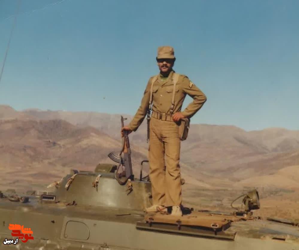 سید شهید اردبیلی در عید غدیر اسکناس نو به اهالی هدیه میداد سید شهید اردبیلی در عید غدیر اسکناس نو به اهالی هدیه میداد