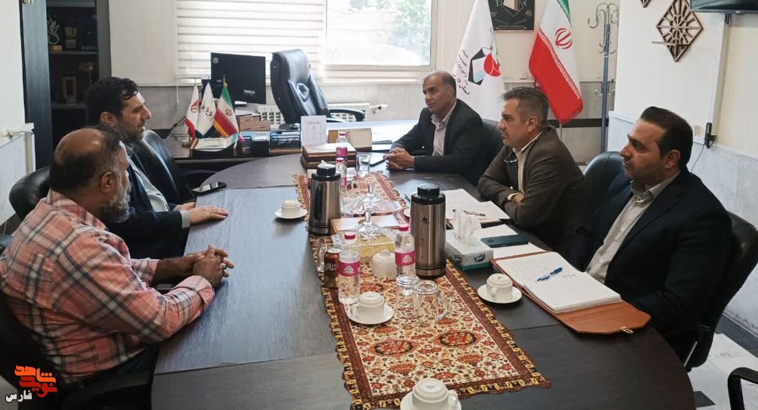 هنر، ابزاری قدرتمند برای روایت مظلومیت شهدای غیرنظامی و شهدای لامرد است هنر، ابزاری قدرتمند برای روایت مظلومیت شهدای غیرنظامی و شهدای لامرد است