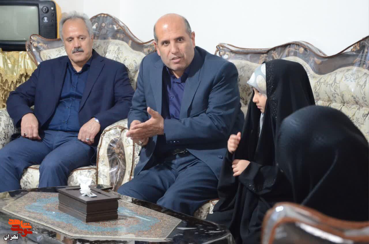 خانوادههای شهدا پرچمداران حقیقی ایثار و صبر در جامعه هستند خانوادههای شهدا پرچمداران حقیقی ایثار و صبر در جامعه هستند