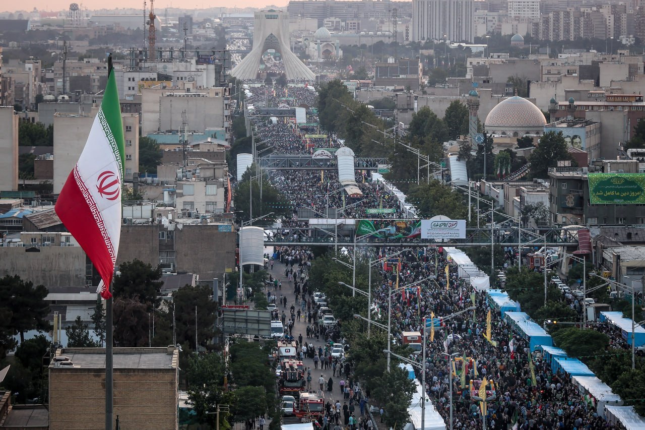 تهران غرق در شور عید غدیر؛ از میدان امام حسین(ع) تا میدان آزادی تهران غرق در شور عید غدیر؛ از میدان امام حسین(ع) تا میدان آزادی