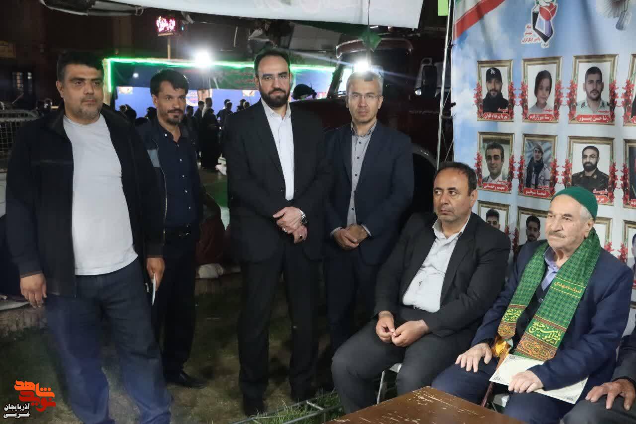 تجلیل مدیرکل بنیاد شهید و امور ایثارگران آذربایجان غربی از خانوادههای معظم شهدای سادات در نود و پنجمین اجتماع شبانه «ایران قوی» تجلیل مدیرکل بنیاد شهید و امور ایثارگران آذربایجان غربی از خانوادههای معظم شهدای سادات در نود و پنجمین اجتماع شبانه «ایران قوی»