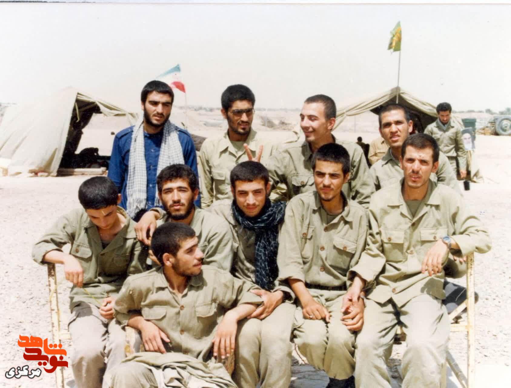 قاب ماندگار رزمندگان گردان علیبنابیطالب (ع)؛ روایتی از همدلی در مقر عملیاتی لشکر قاب ماندگار رزمندگان گردان علیبنابیطالب (ع)؛ روایتی از همدلی در مقر عملیاتی لشکر