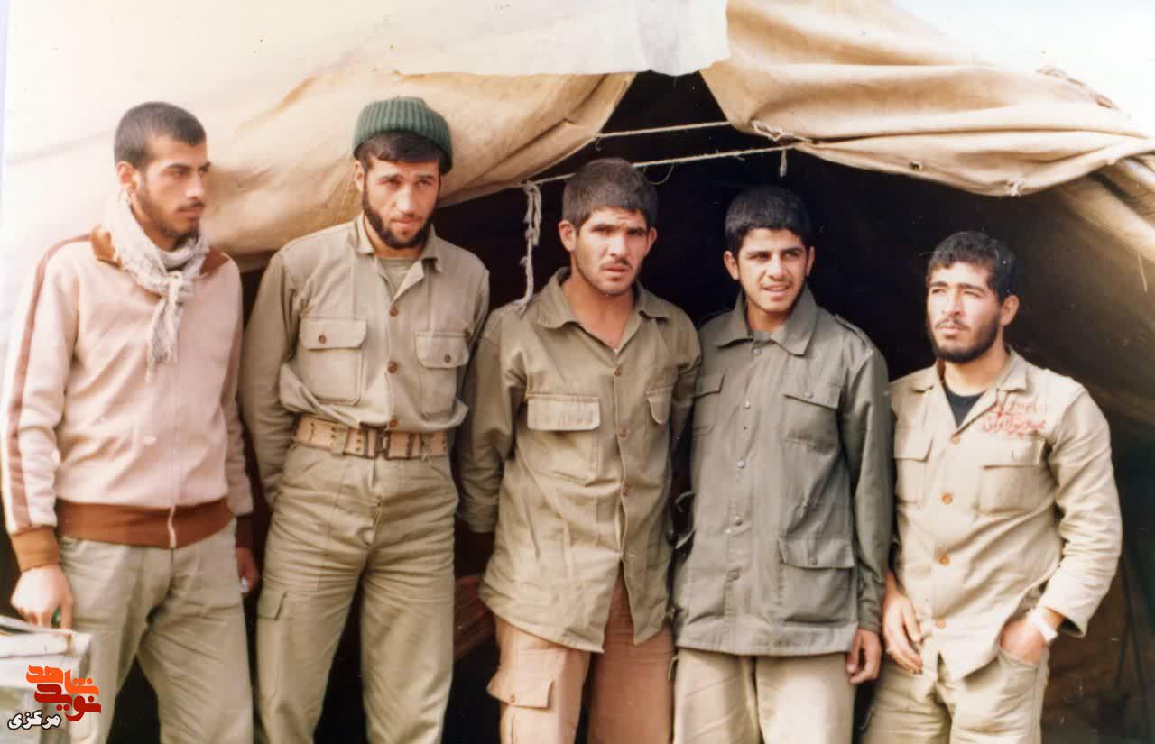 روایتی از همدلی و ایثار؛ قاب ماندگار رزمندگان گردان علیبنابیطالب(ع) در جبهه روایتی از همدلی و ایثار؛ قاب ماندگار رزمندگان گردان علیبنابیطالب(ع) در جبهه
