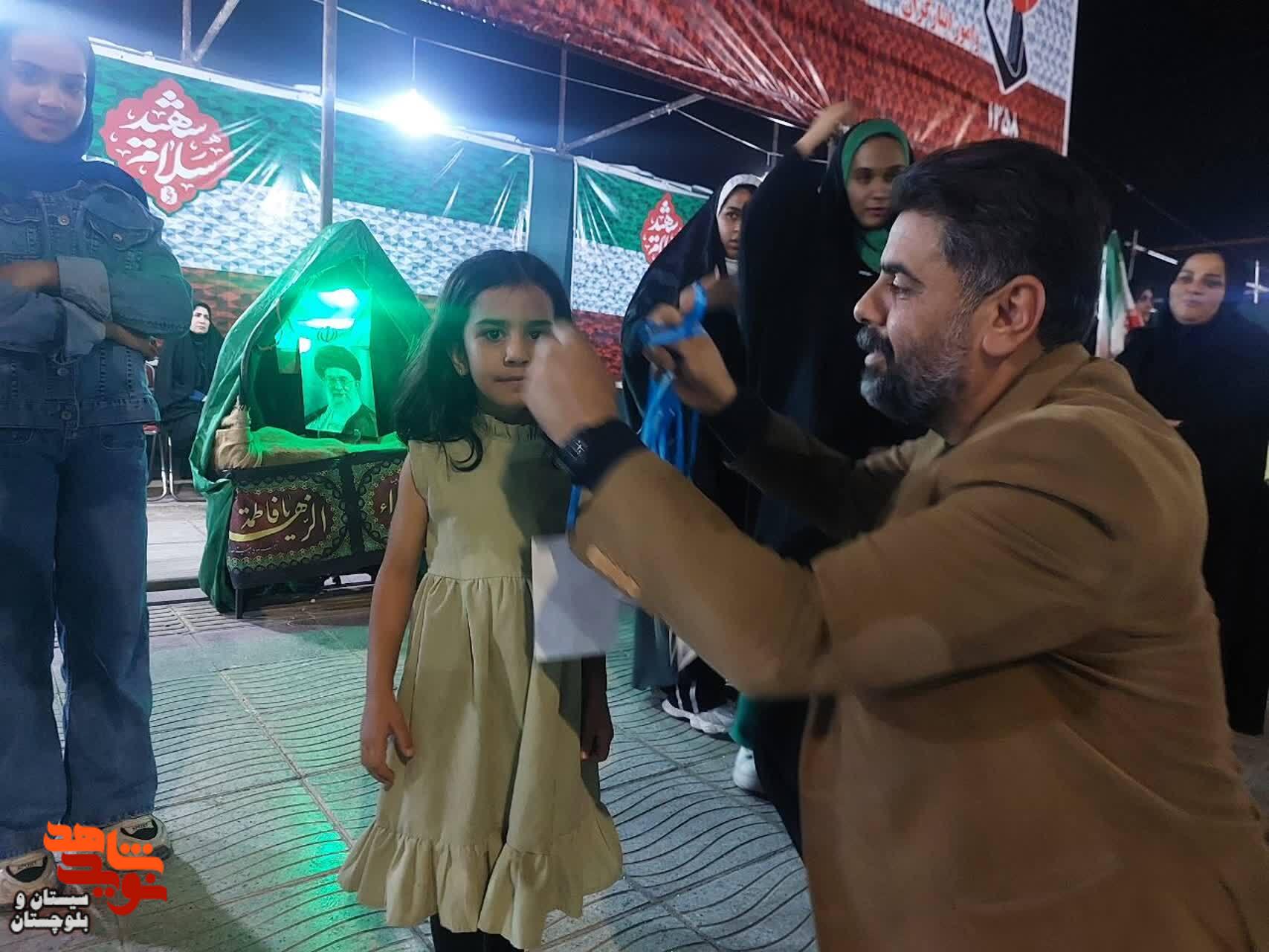 توزیع بیش از ۱۰۰۰ آیدیکارت مزین به تصاویر شهدای استان سیستان و بلوچستان توزیع بیش از ۱۰۰۰ آیدیکارت مزین به تصاویر شهدای استان سیستان و بلوچستان